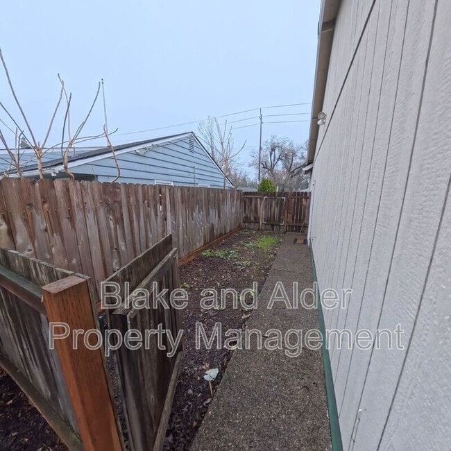 Building Photo - 720 Portland Ave