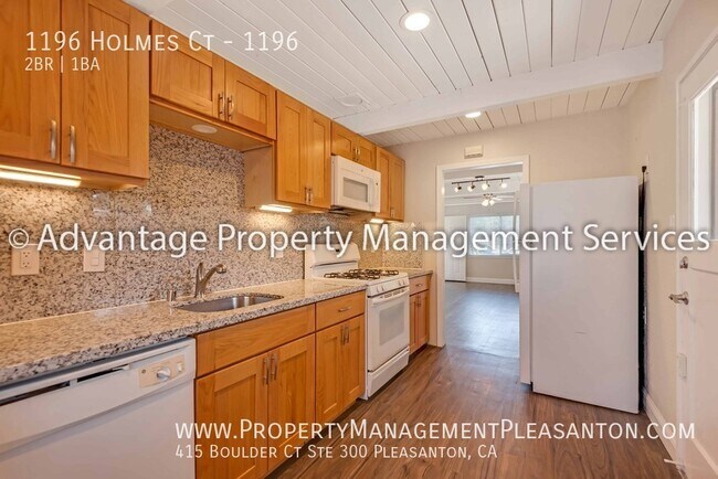 Building Photo - 1196 Holmes Ct