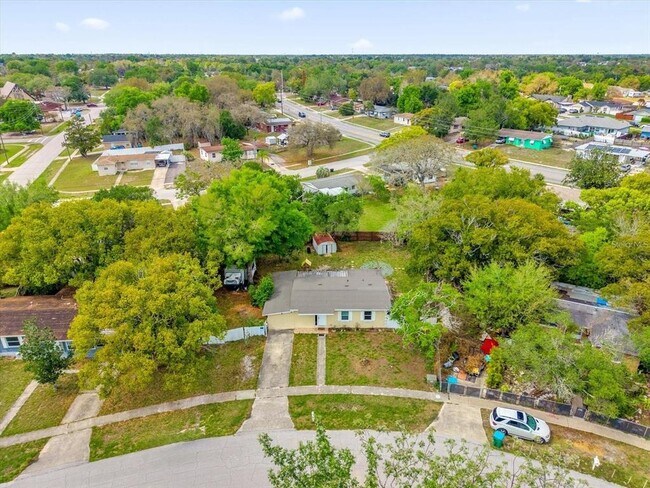 Building Photo - 1502 Daroca Dr