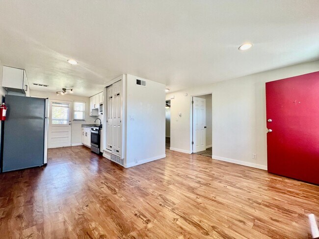 Building Photo - Sloans Lake