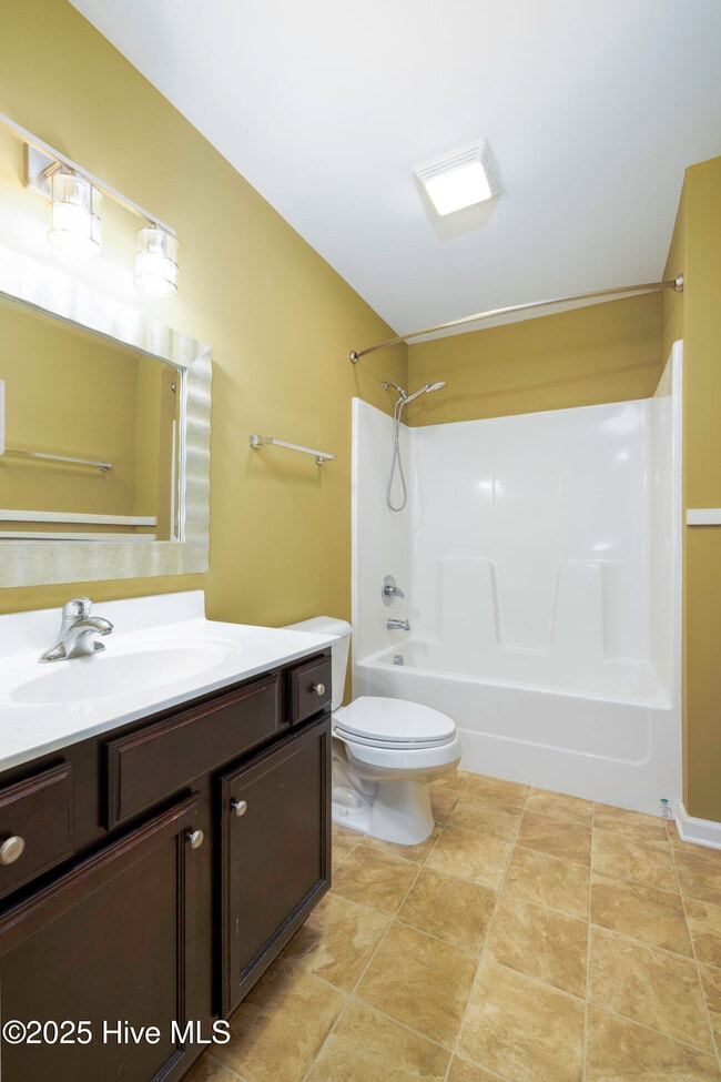 Building Photo - 209 Oak Grove Cir