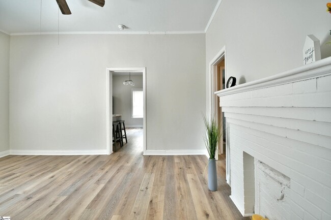 Building Photo - 5 Cardwell St