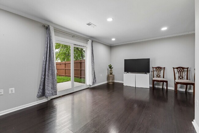 Building Photo - Beautifully remodeled two-level townhouse located in the desirable Irongate Community,