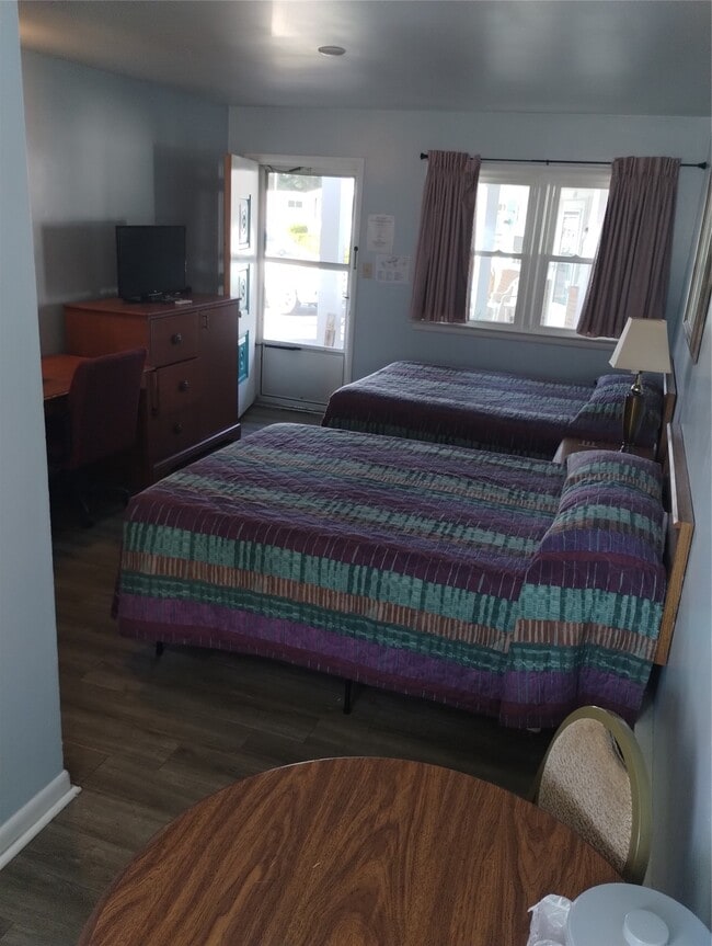 Building Photo - 3107 W Lake Rd