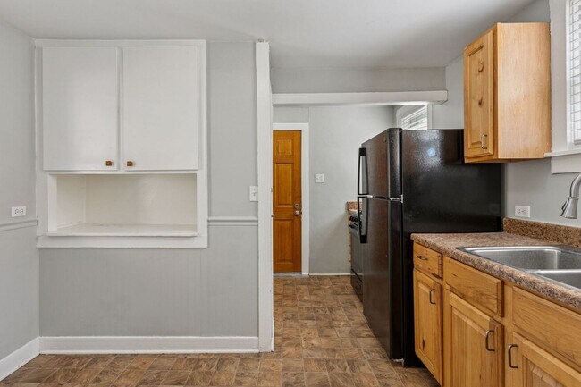 Building Photo - 3754 S Delaware St