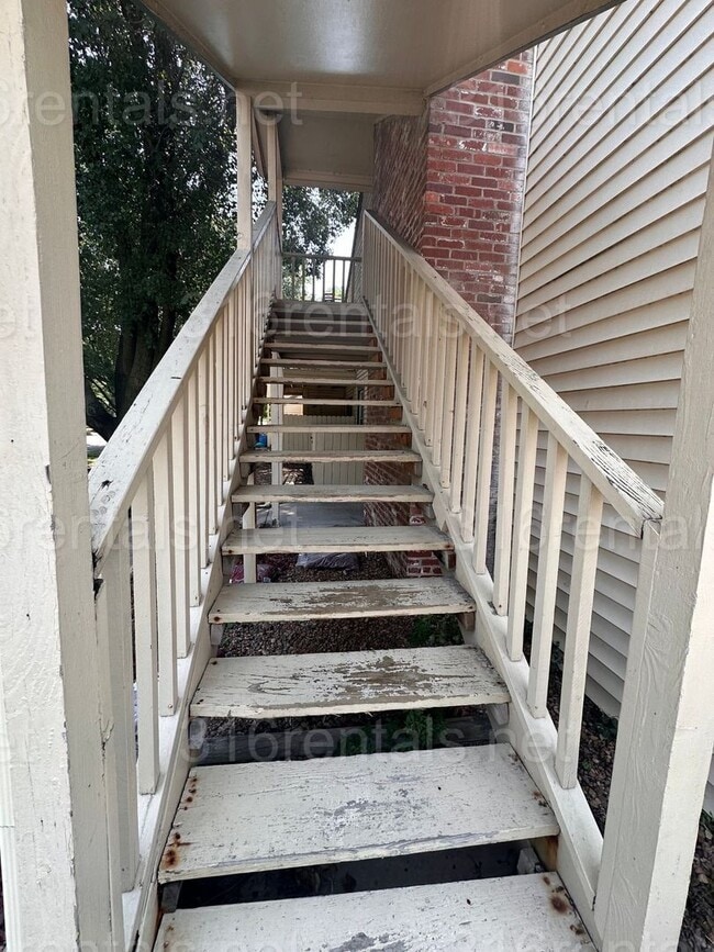Building Photo - $925 - 2 bedroom 1 bath - Beautiful apartm...