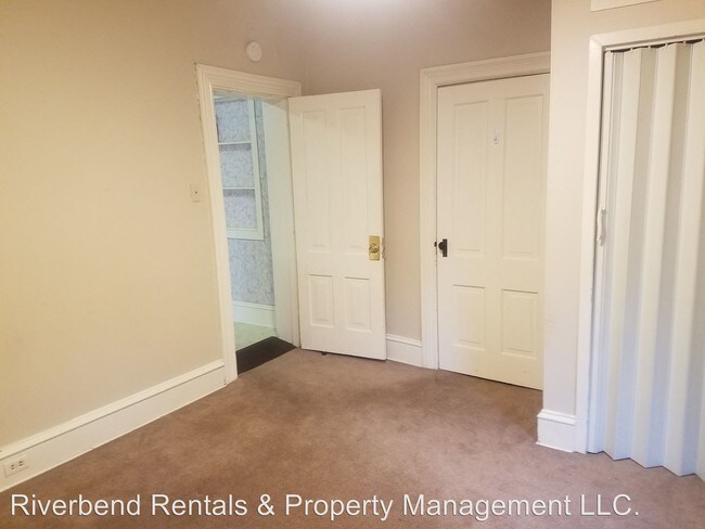 Building Photo - 1103 8th St E