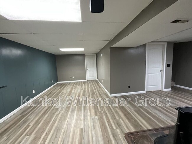 Building Photo - 801 W Nixon Dr