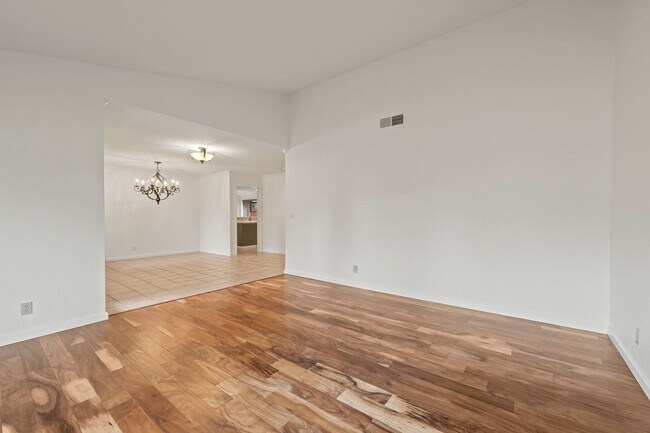 Building Photo - Single-Story El Dorado Hills Home with Vau...