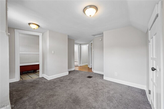 Building Photo - 3595 Glencairn Rd