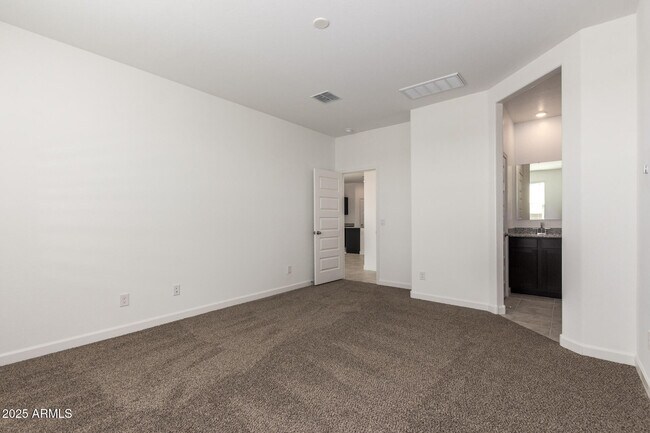 Building Photo - 5617 E Axle Ave
