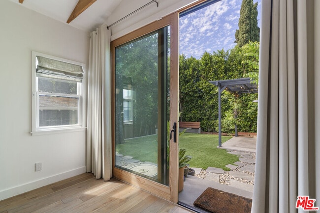 Building Photo - 4031 Camero Ave