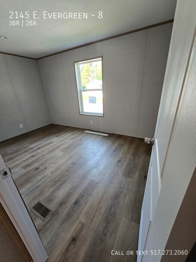 Building Photo - 2145 E. Evergreen-8