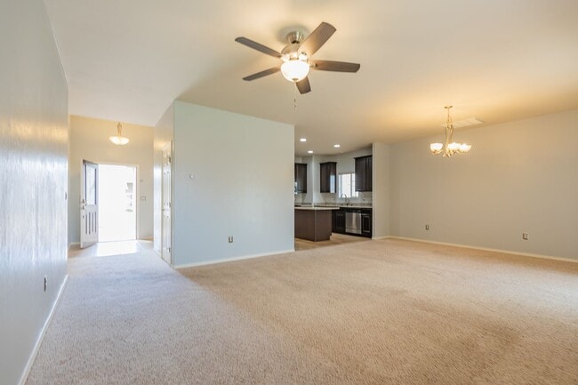 Building Photo - Inviting 4 Bed 2 Bath Home - Solar Panels & In The Golf Course Area!