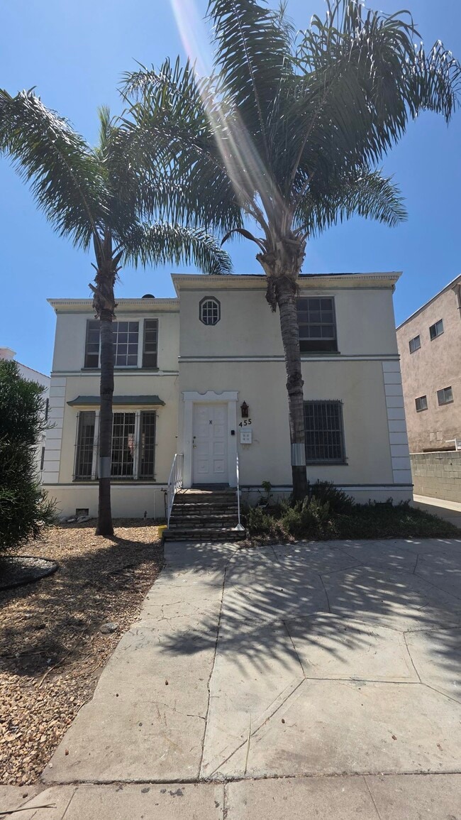 Building Photo - 455 N Hayworth Ave
