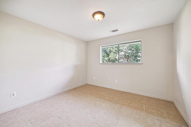 Building Photo - 2302 Bright Meadows Dr