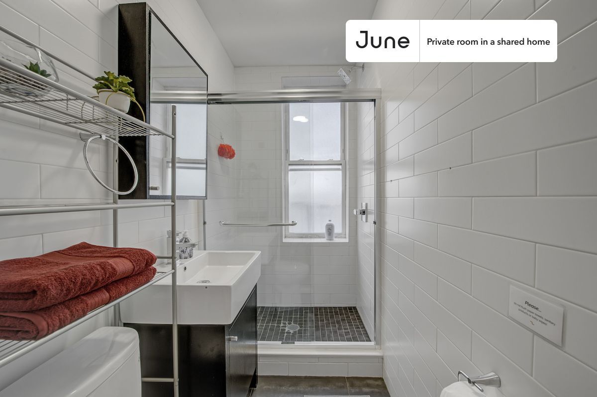 Building Photo - Amazing ROOM at The Woodbine House