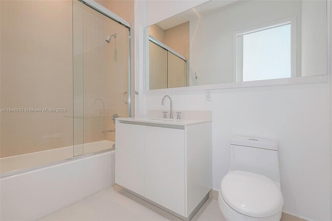 Building Photo - 2821 S Bayshore Dr