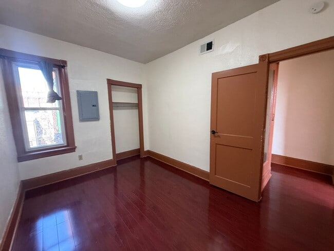 Building Photo - 5323 Catharine St