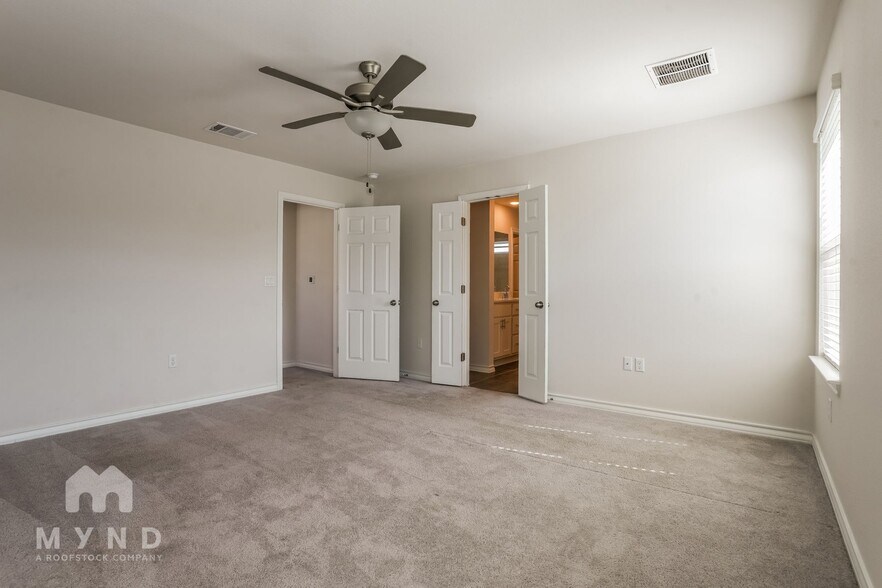 Building Photo - 2909 Salvidar Bend