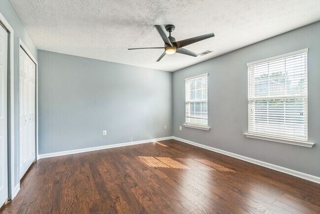 Building Photo - 11450 Acton Ln
