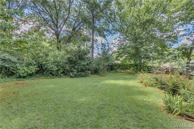 Building Photo - 401 Riverdale Dr