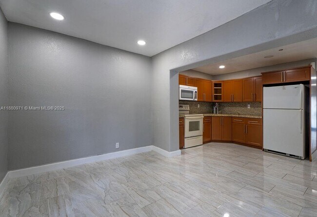 Building Photo - 5551 SW 37th St