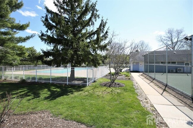 Building Photo - 1016 Aspen Dr