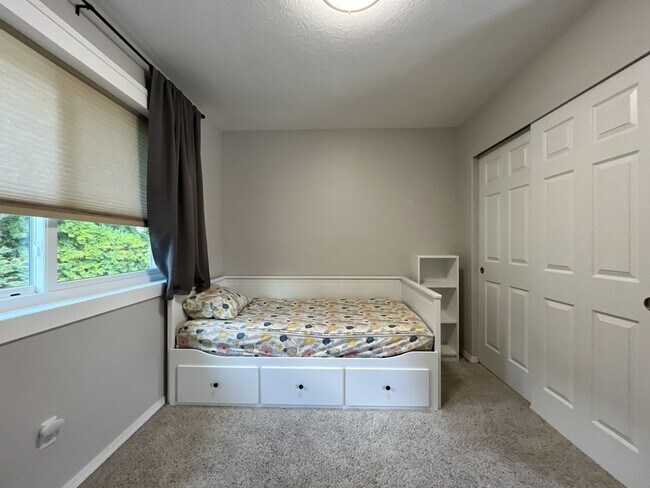 Building Photo - Spacious 3-Bedroom Home with Two Living Areas, Private Balcony, Fireplace & Attached 2-Car Garage