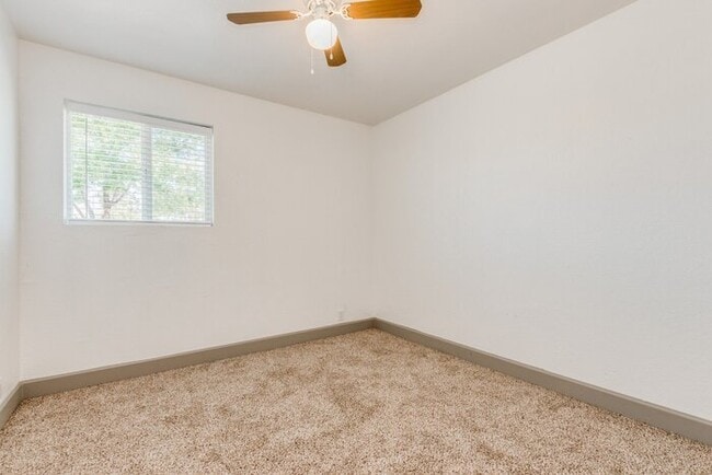 Building Photo - 1637 W Cinnabar Ave