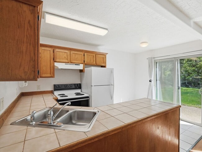 Building Photo - 580 7th Ct