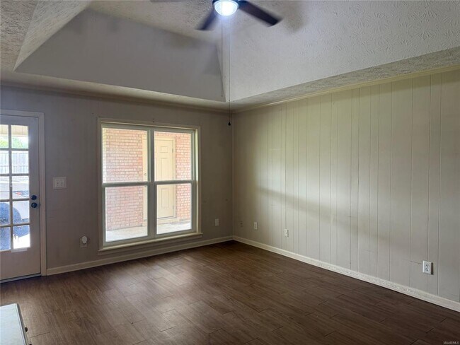 Building Photo - 803 Summer Ln