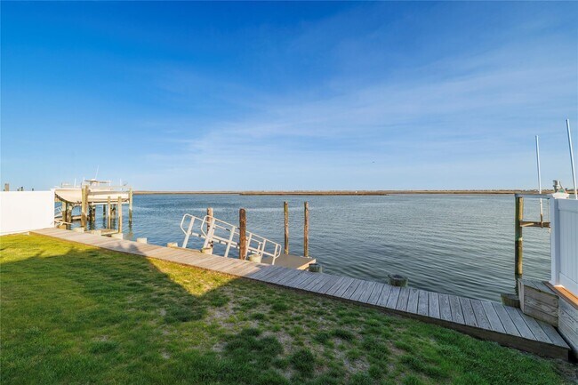 Building Photo - 4047 Greentree Dr