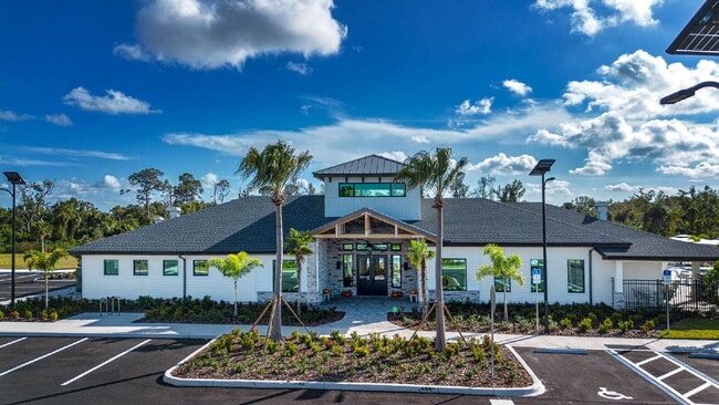 Building Photo - Spacious Like New 4-Bedroom Oasis with 3 F...