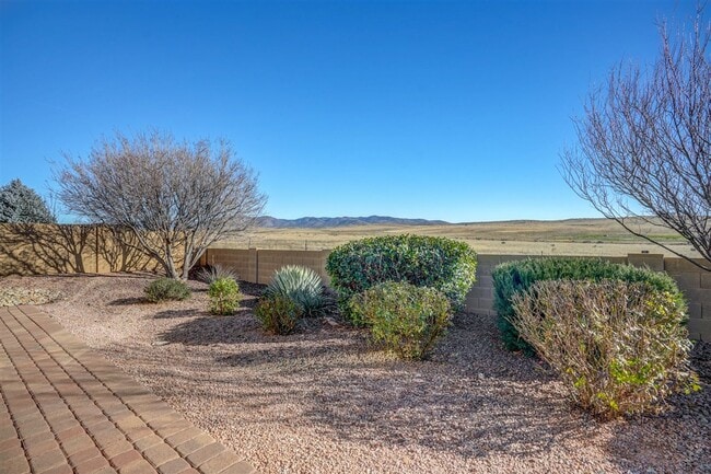 Building Photo - Beautiful 2 bed + den, 2 bath Home Located in Quailwood!