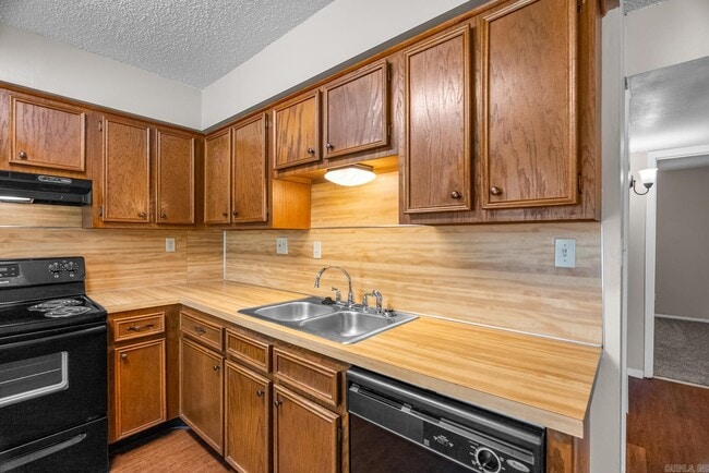 Building Photo - 151 Summerwood Dr