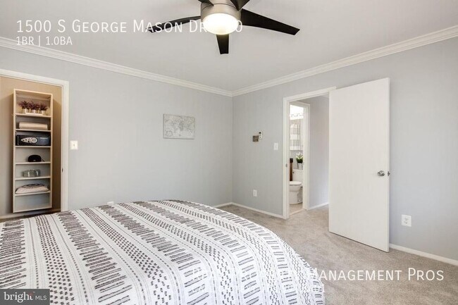 Building Photo - 1500 S George Mason Dr