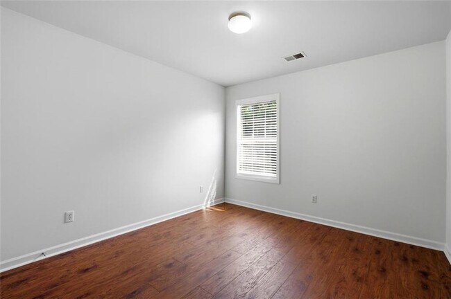 Building Photo - 6425 White Walnut Way