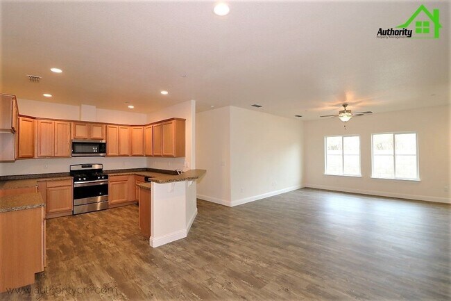Building Photo - 2530 Rainbow Ln