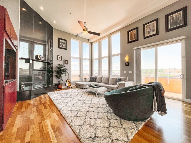 Building Photo - 287 E Fountain Blvd