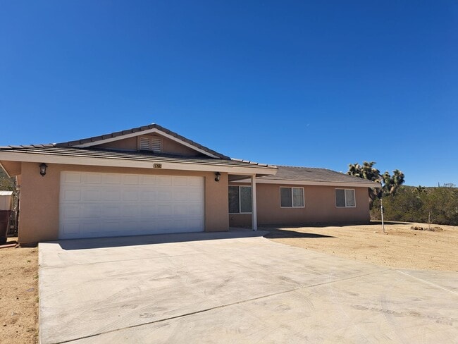 Primary Photo - 4 bedroom!! Close to town, shopping and sc...