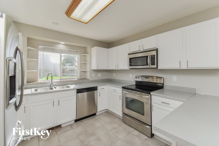 Building Photo - 5322 Bradley Cir