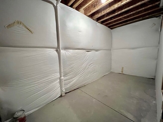 Building Photo - 5 Bedroom Home Close to Downtown Monument!!