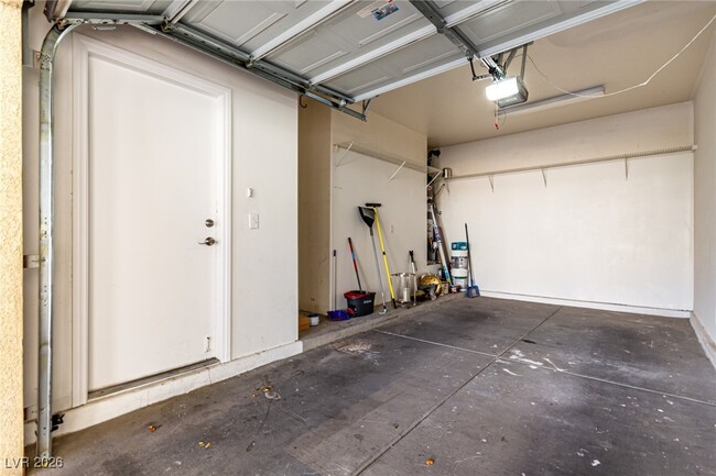 Building Photo - 9207 Onesto Ave