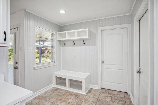 Building Photo - 2 Schill Ave