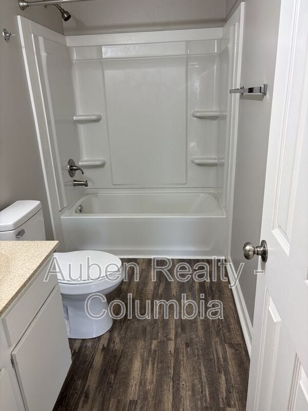 Building Photo - 3 Londonderry Square