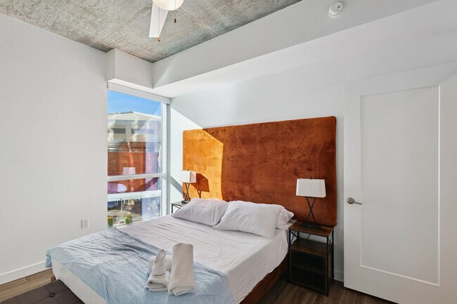 Building Photo - 222 E Jefferson St