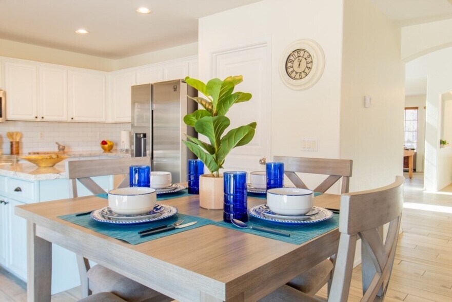 Building Photo - 1550 N Desert Willow St