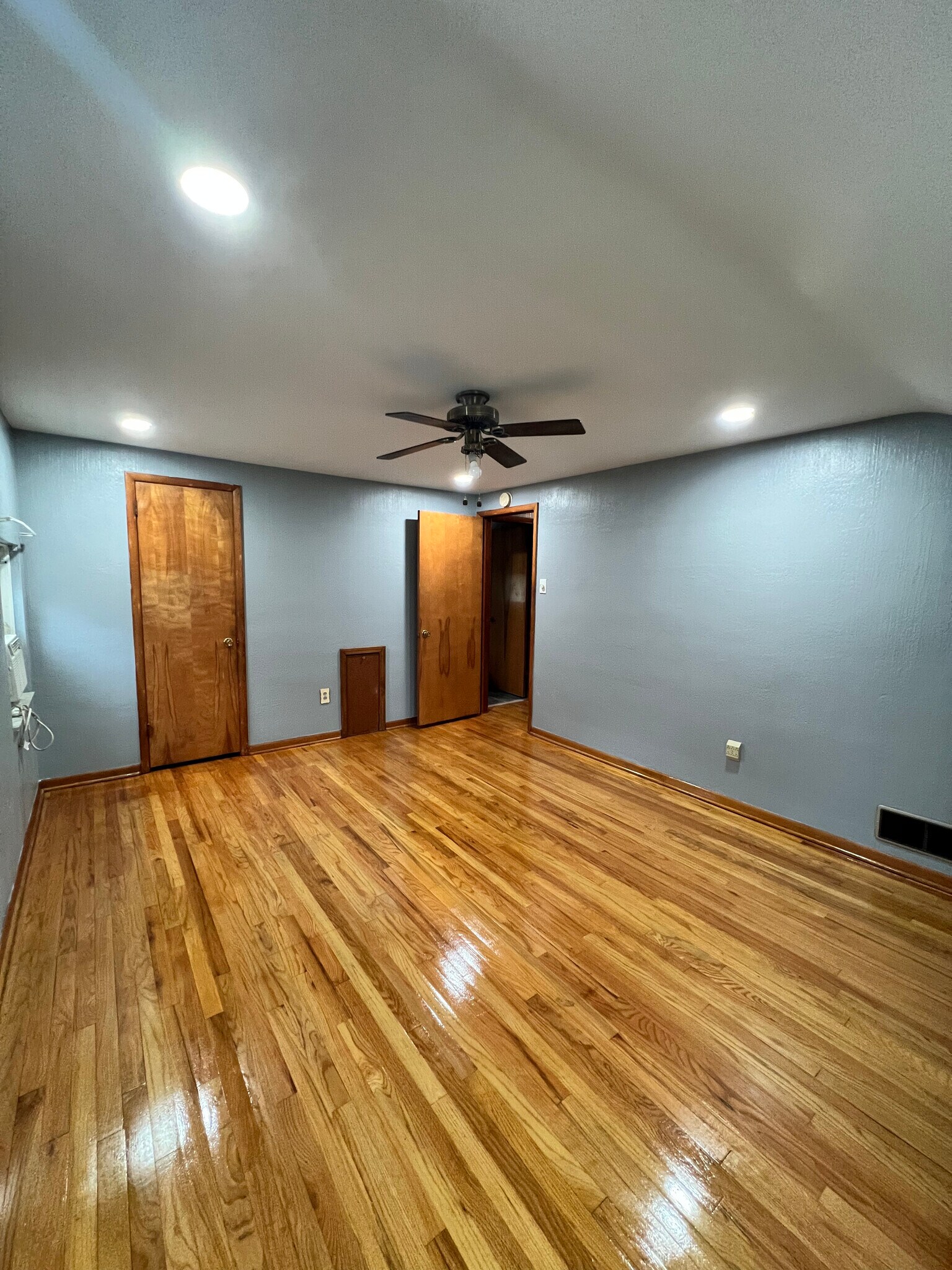 Bedroom 1 - 3642 Linden Ave