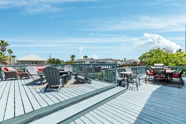 Building Photo - 16614 Bermuda Way